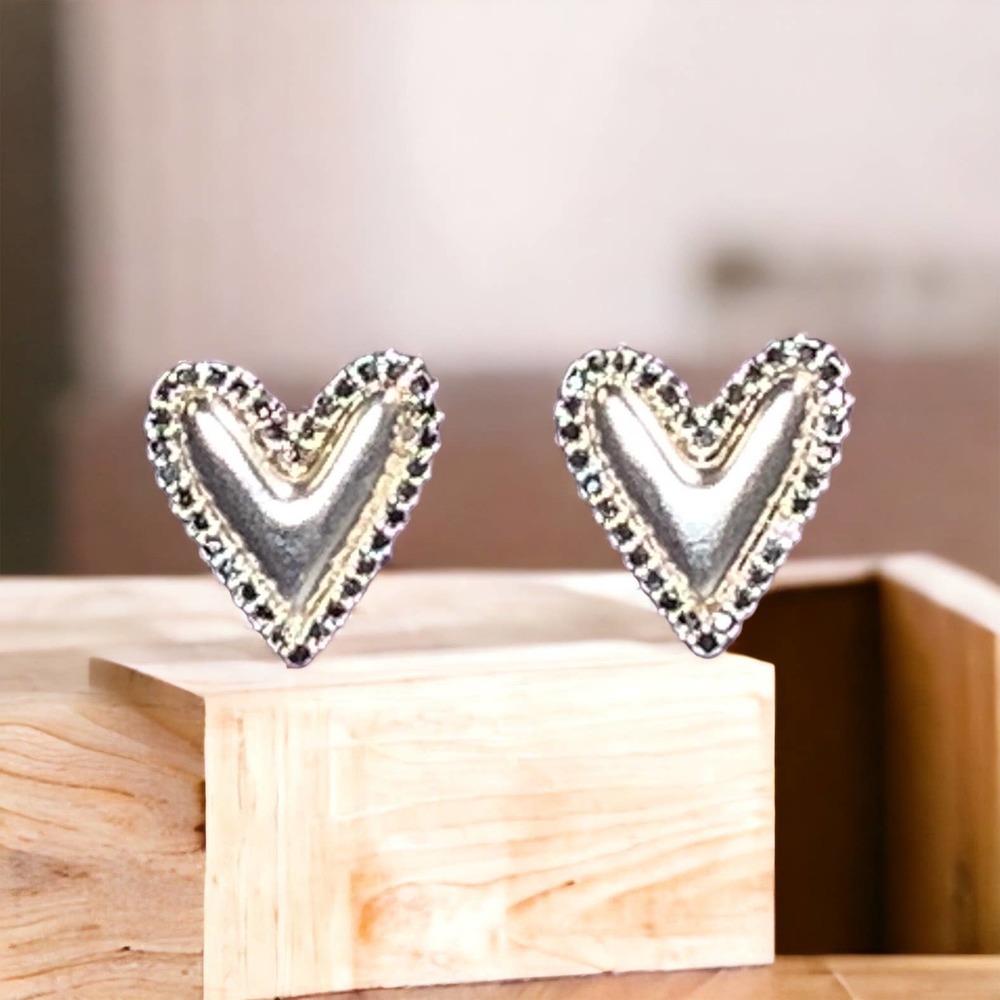 Lucky Brand Silver Pave Heart Post Earrings New In Box